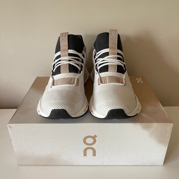 On Running Women's Shoes - White and Black - Picture 2 of 7